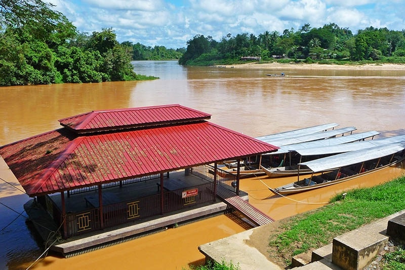 Ride a ferry to cross the river to reach Kuala Tahan