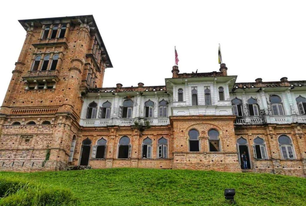 Visit Kellie's Castle in Gopeng.