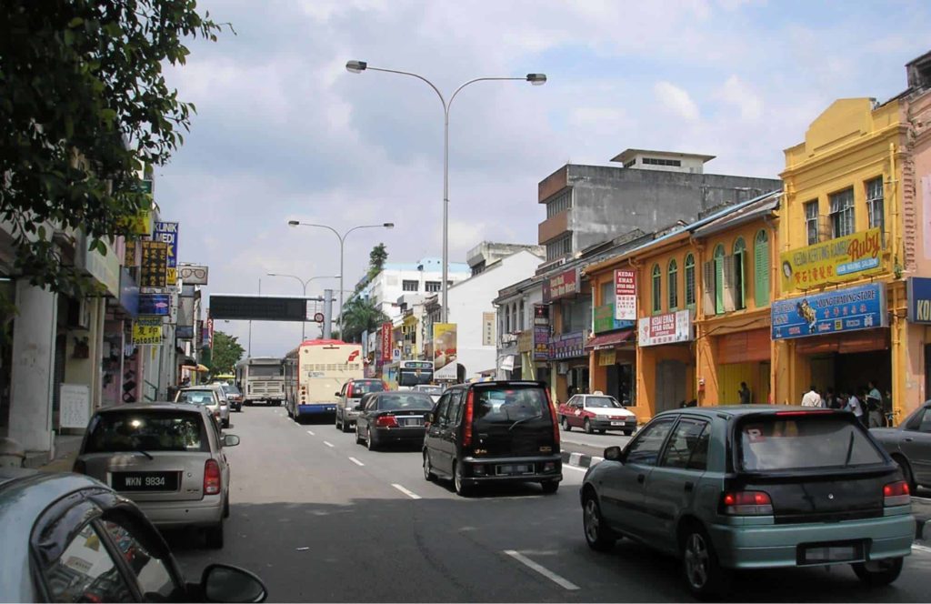 Visit the infamous market street of Gopeng.