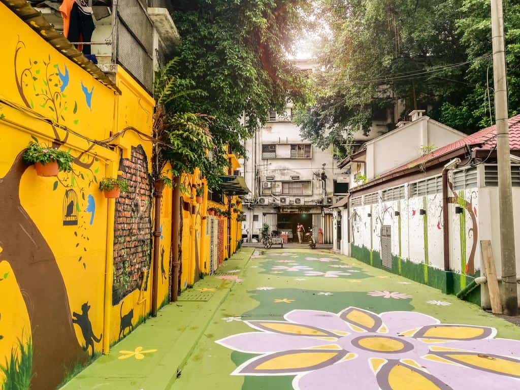 Hunt for painted alleys